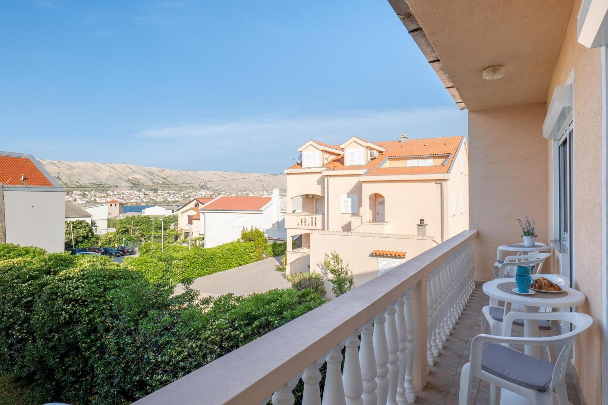 Apartment Wish - Two Bedrooms With 2 Ac Renewed Pag Town Exterior photo